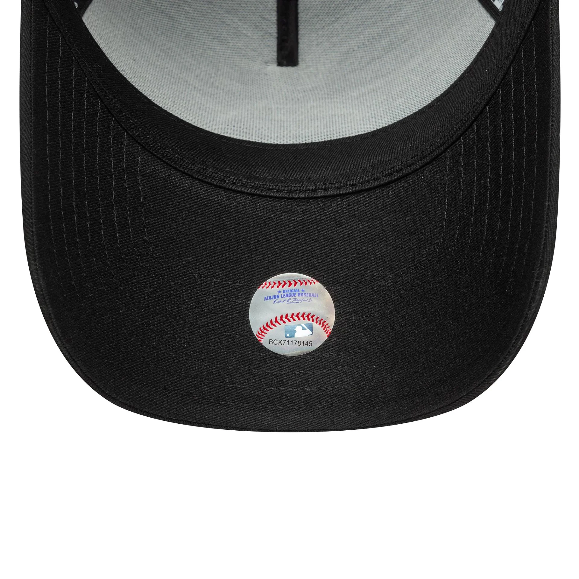New York Yankees MLB Team Outline Black 9FORTY E-Frame Adjustable Cap - Image 4