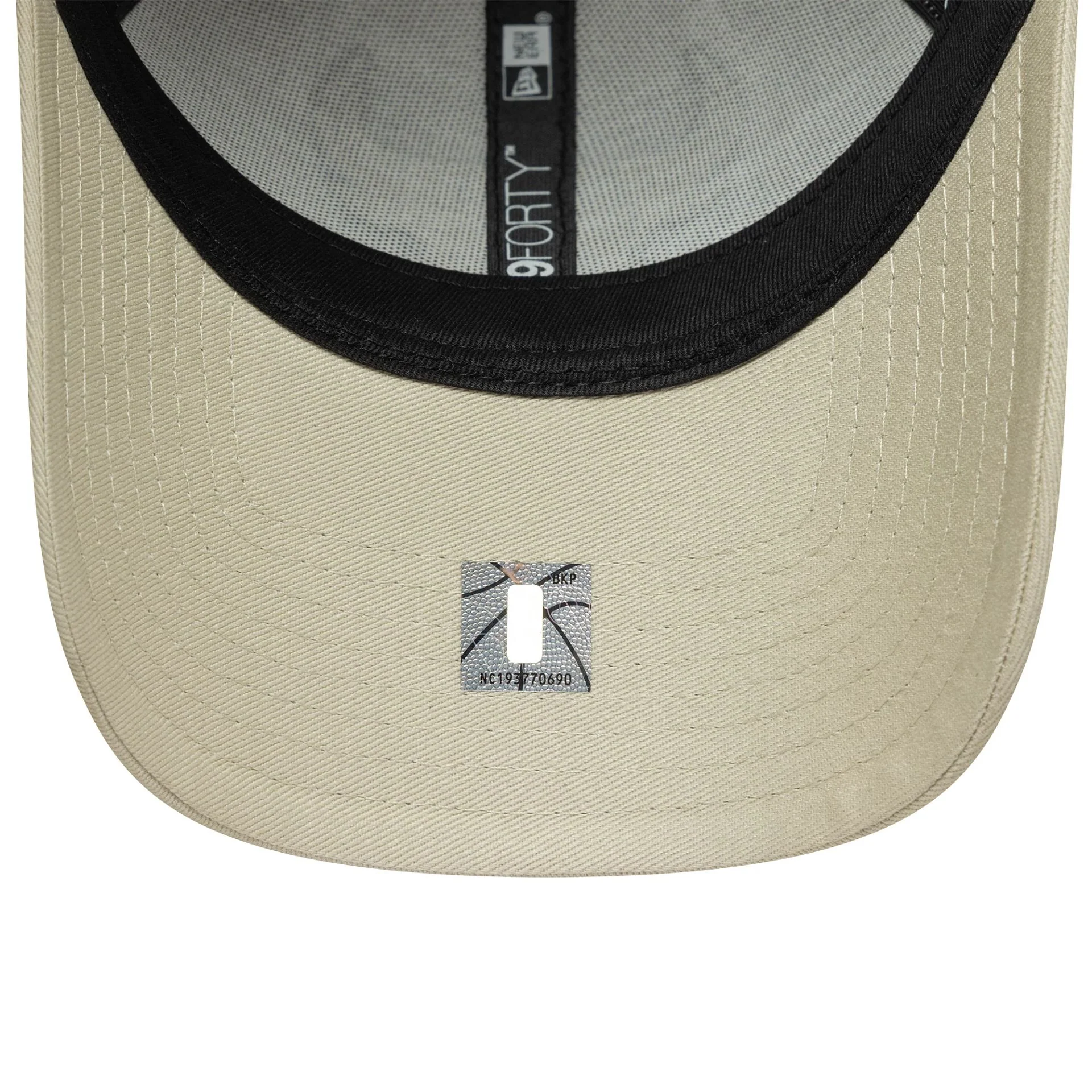 Chicago Bulls NBA Team Outline Cream 9FORTY Adjustable Cap - Image 4