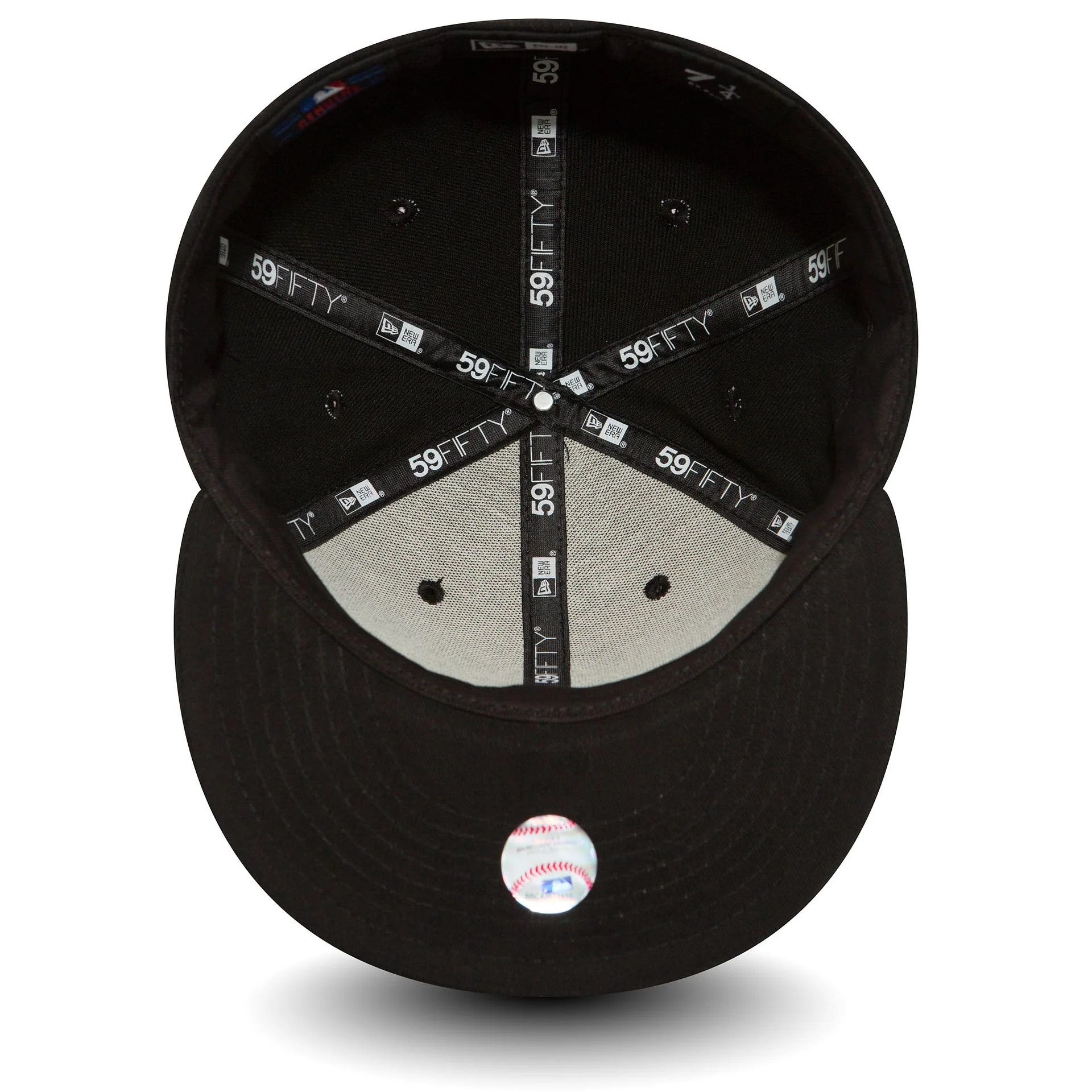 New York Yankees Black on Black 59FIFTY Cap - Image 4