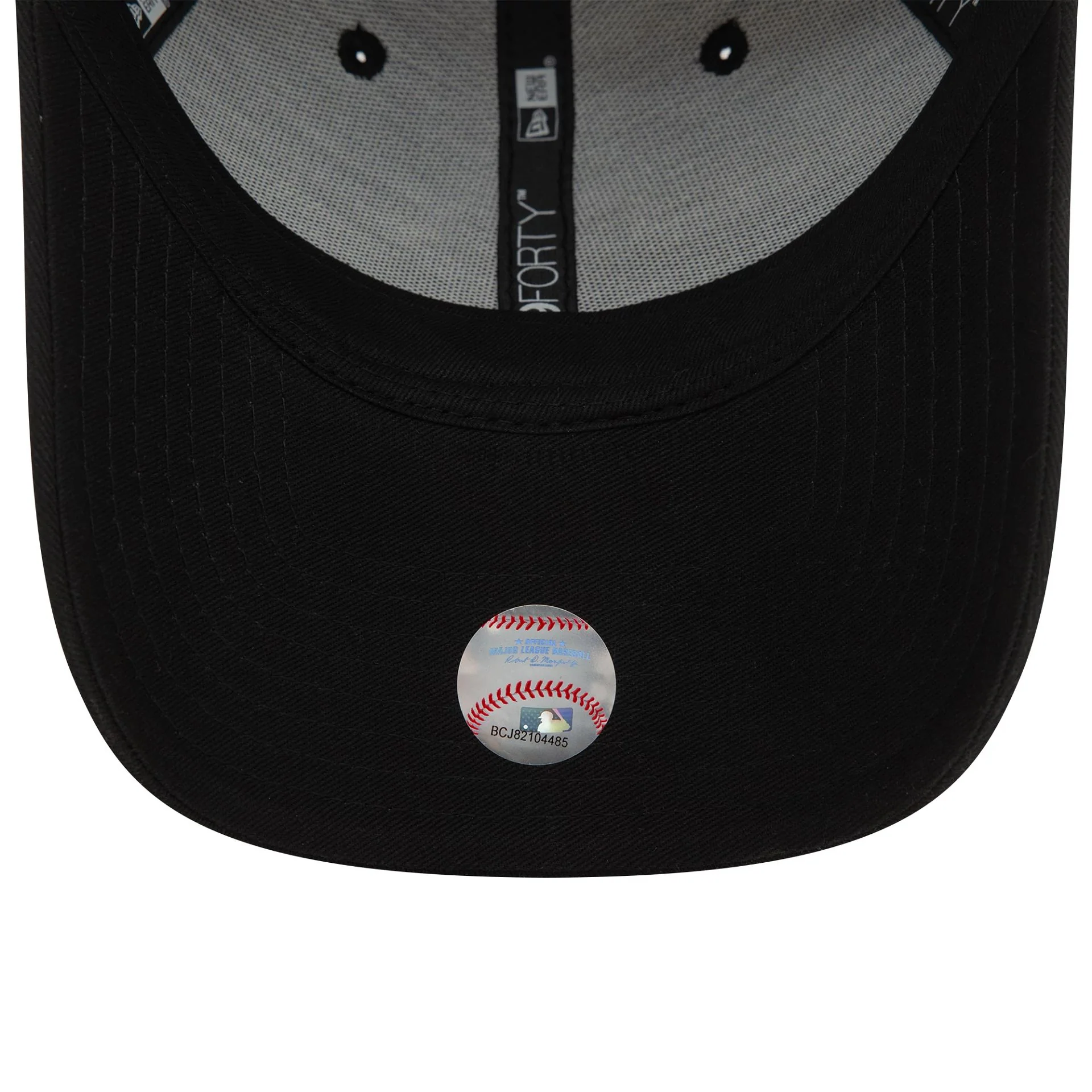 New York Yankees League Essential Black 9FORTY Adjustable Cap - Image 5