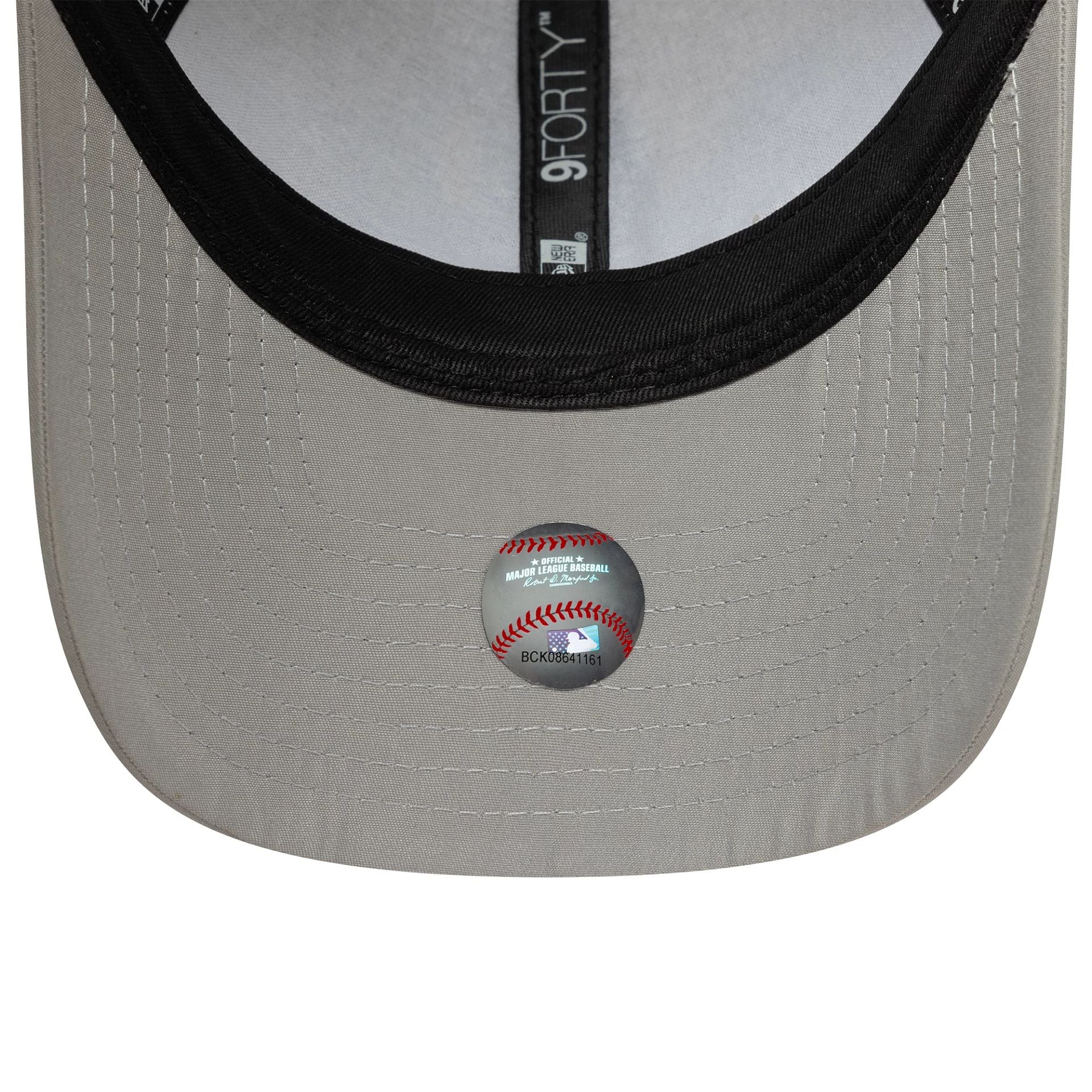New York Yankees MLB Flawless Grey 9FORTY Adjustable Cap - Image 5