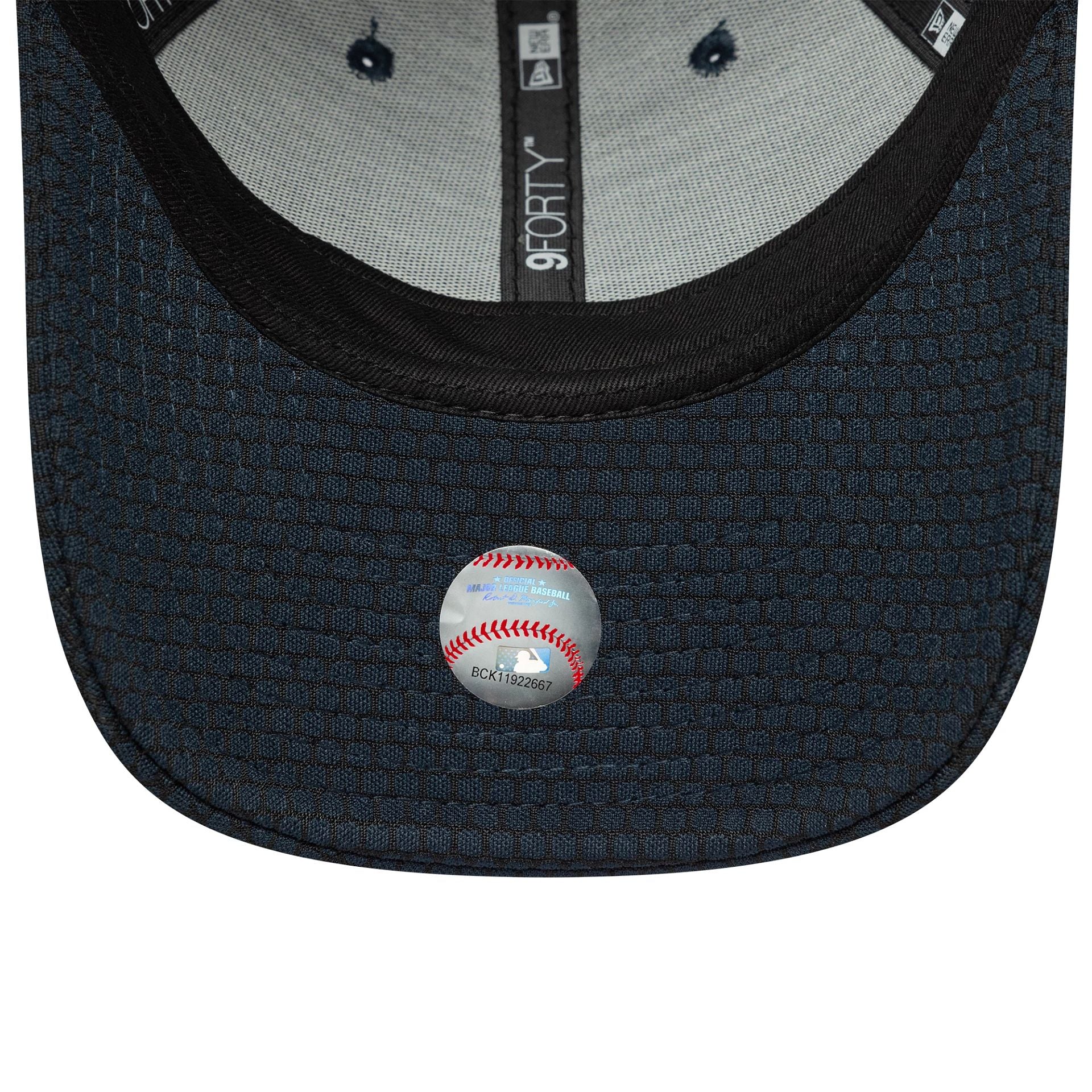 New York Yankees MLB Flawless Monotone Mesh Dark Blue 9FORTY Adjustable Cap - Image 3