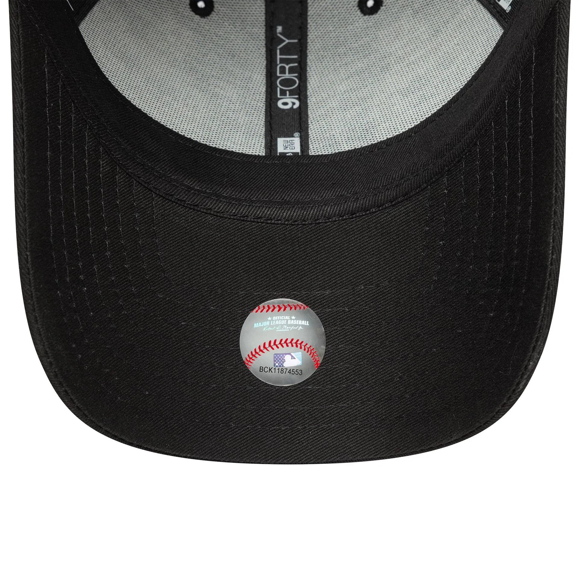 New York Yankees MLB Icon Black 9FORTY Adjustable Cap - Image 4