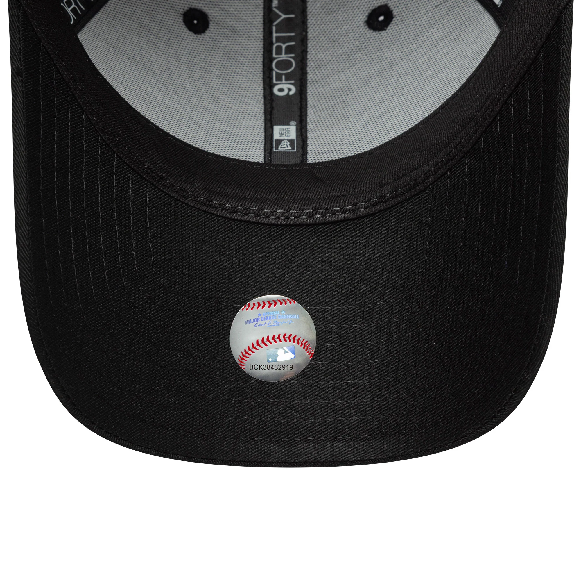 New York Yankees MLB Metallic Black 9FORTY Cap - Image 4