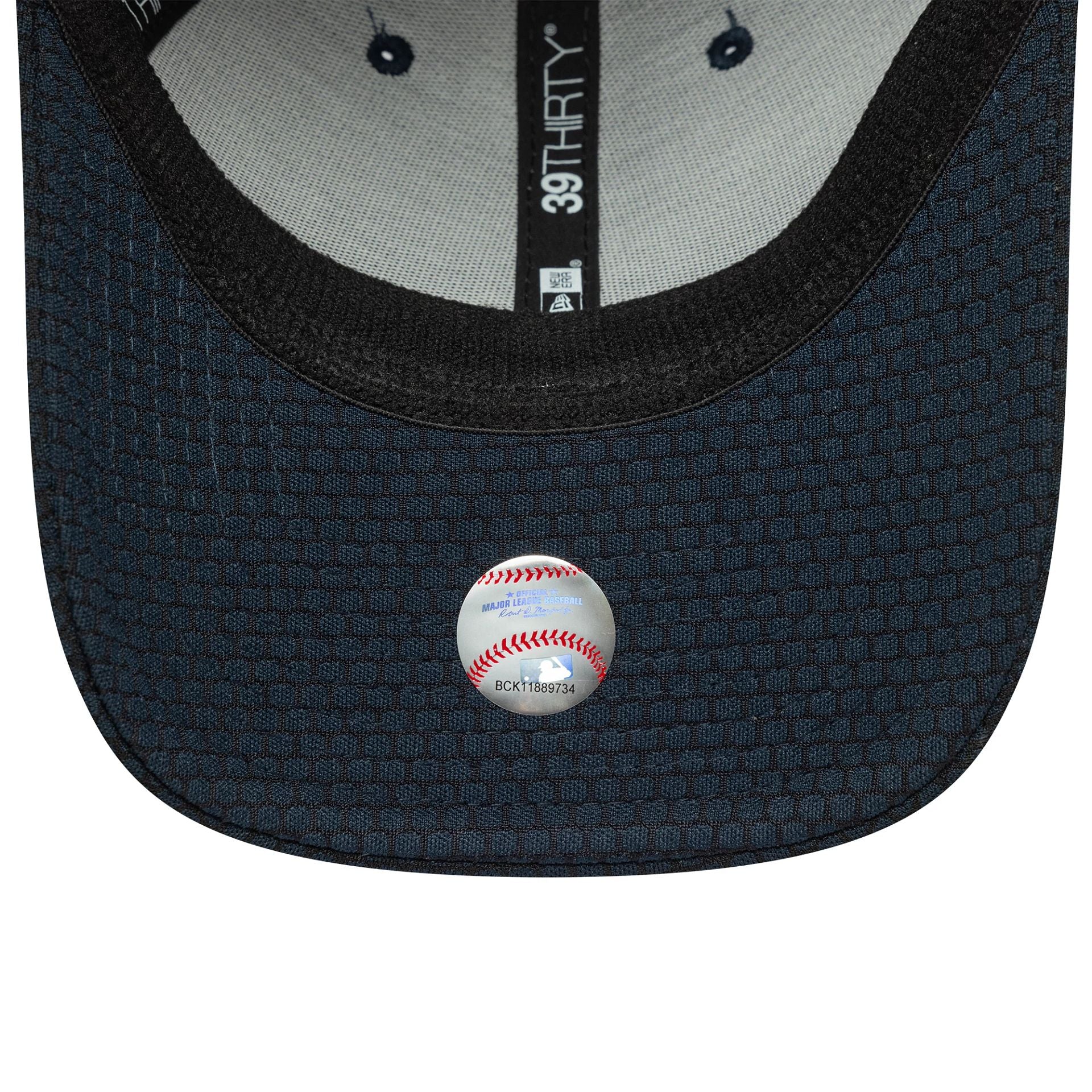 New York Yankees MLB Stretch Mesh Dark Blue 39THIRTY Stretch-Fit Cap - Image 3