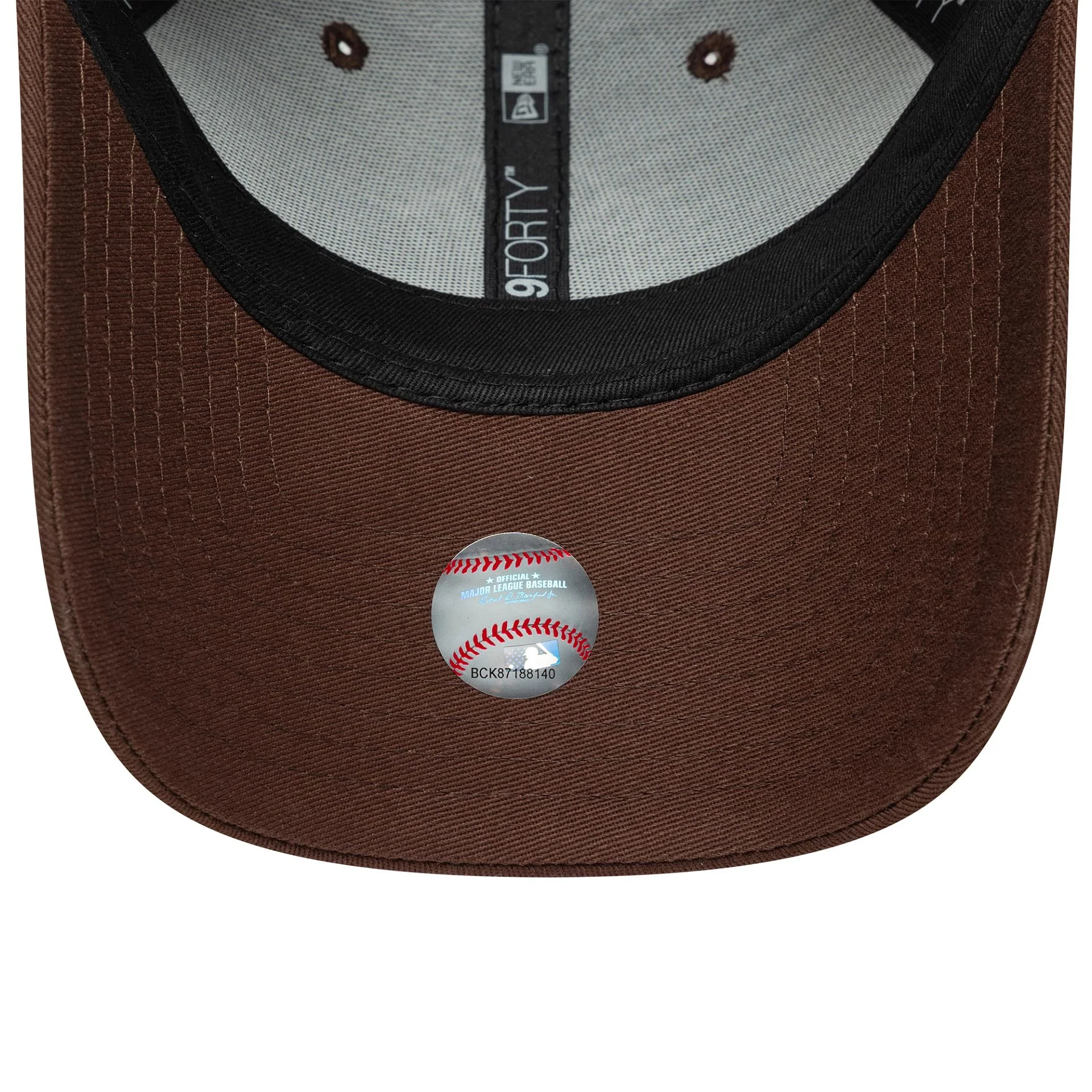 New York Yankees MLB Team Outline Brown 9FORTY Cap - Image 4