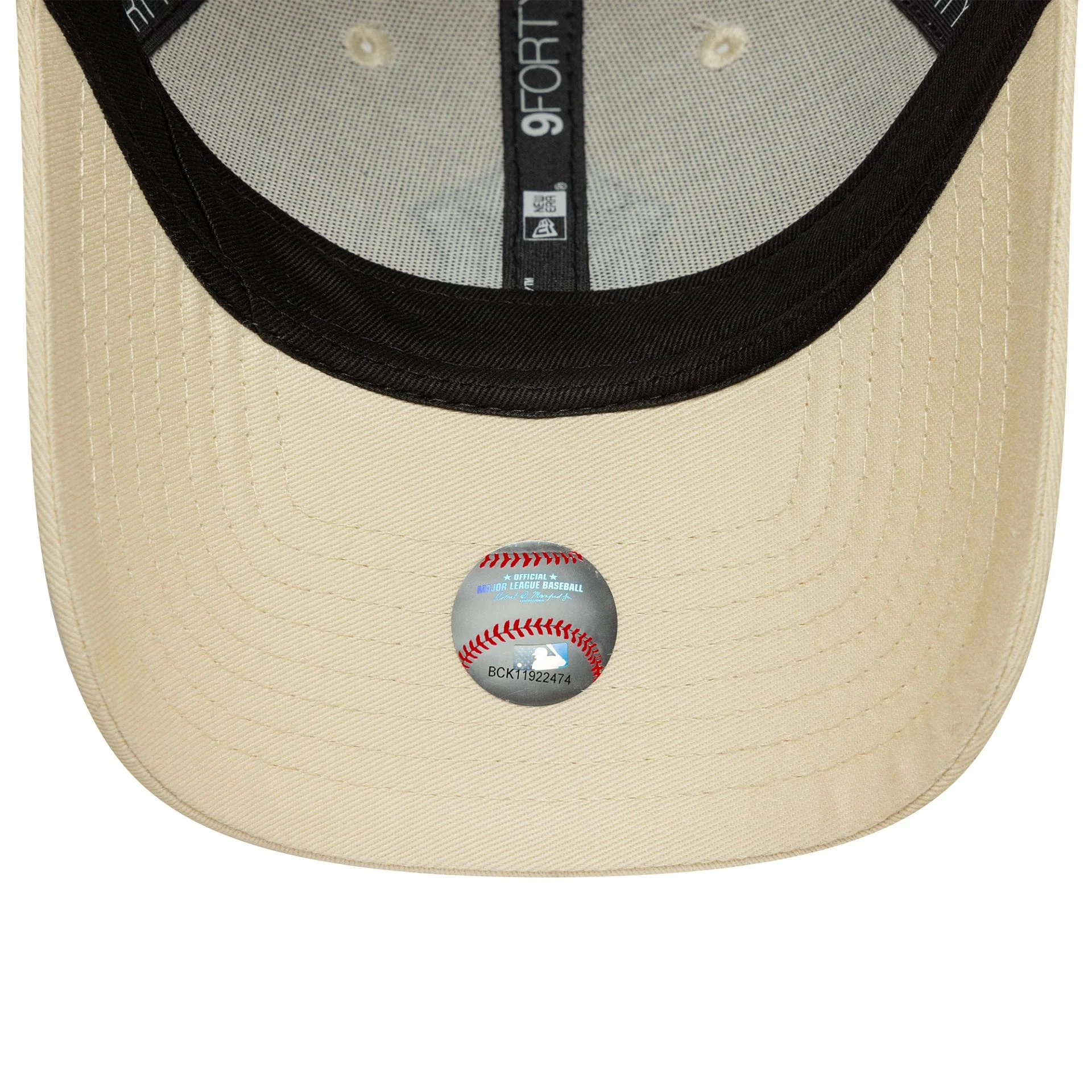 New York Yankees MLB Team Outline Cream 9FORTY Adjustable Cap - Image 3