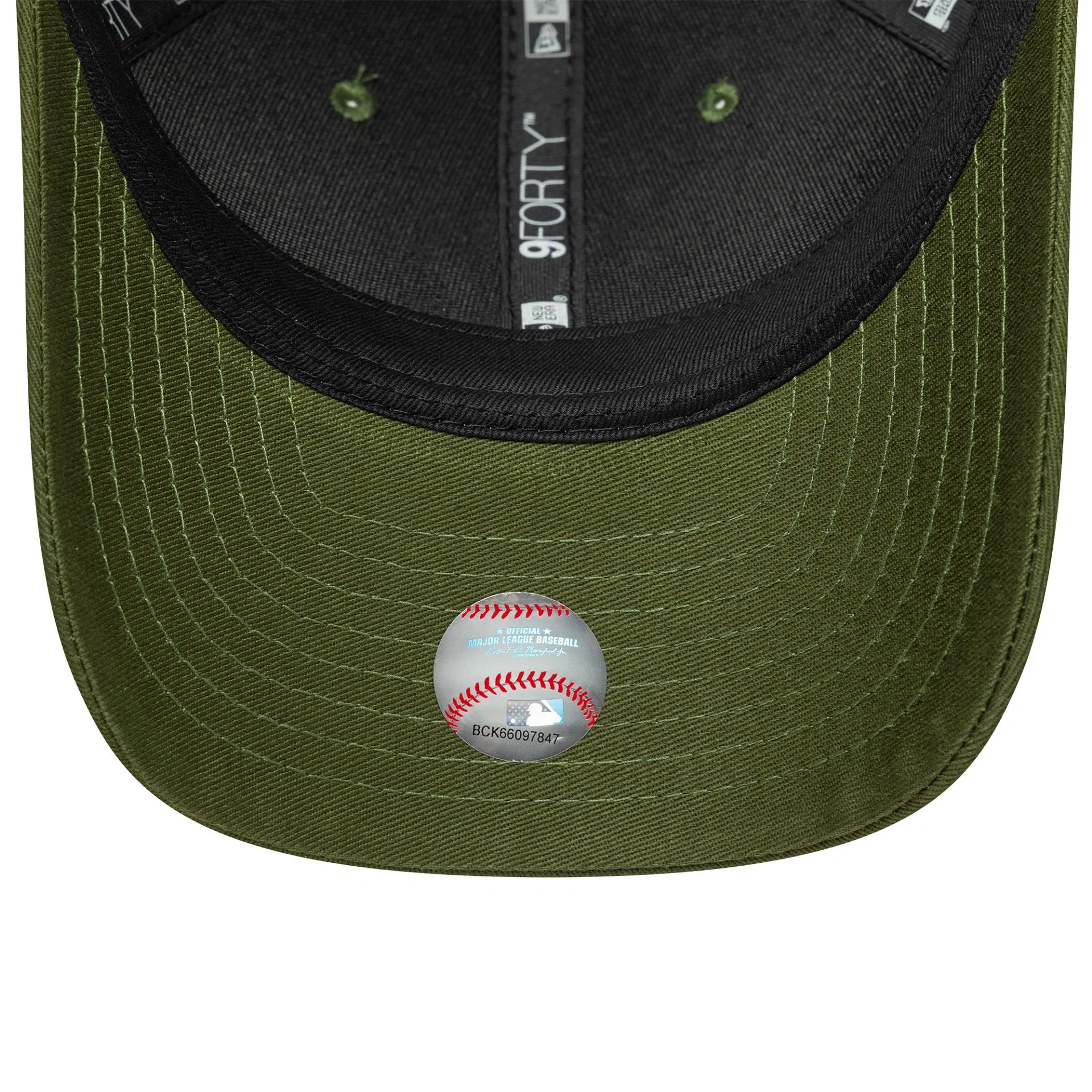 New York Yankees MLB World Series Patch Dark Green 9FORTY M-Crown Adjustable Cap - Image 4