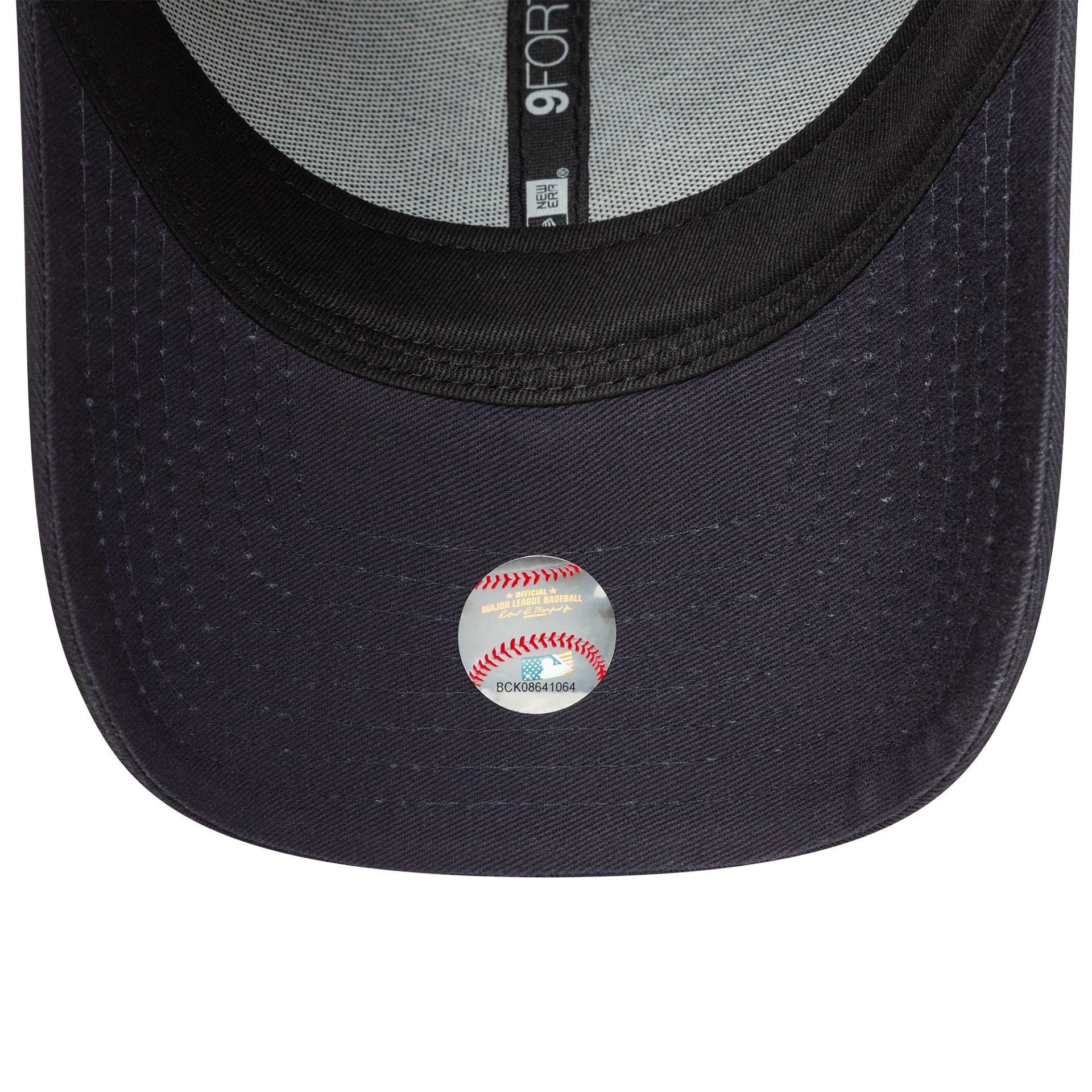 New York Yankees Team Outline Navy 9FORTY Adjustable Cap - Image 5