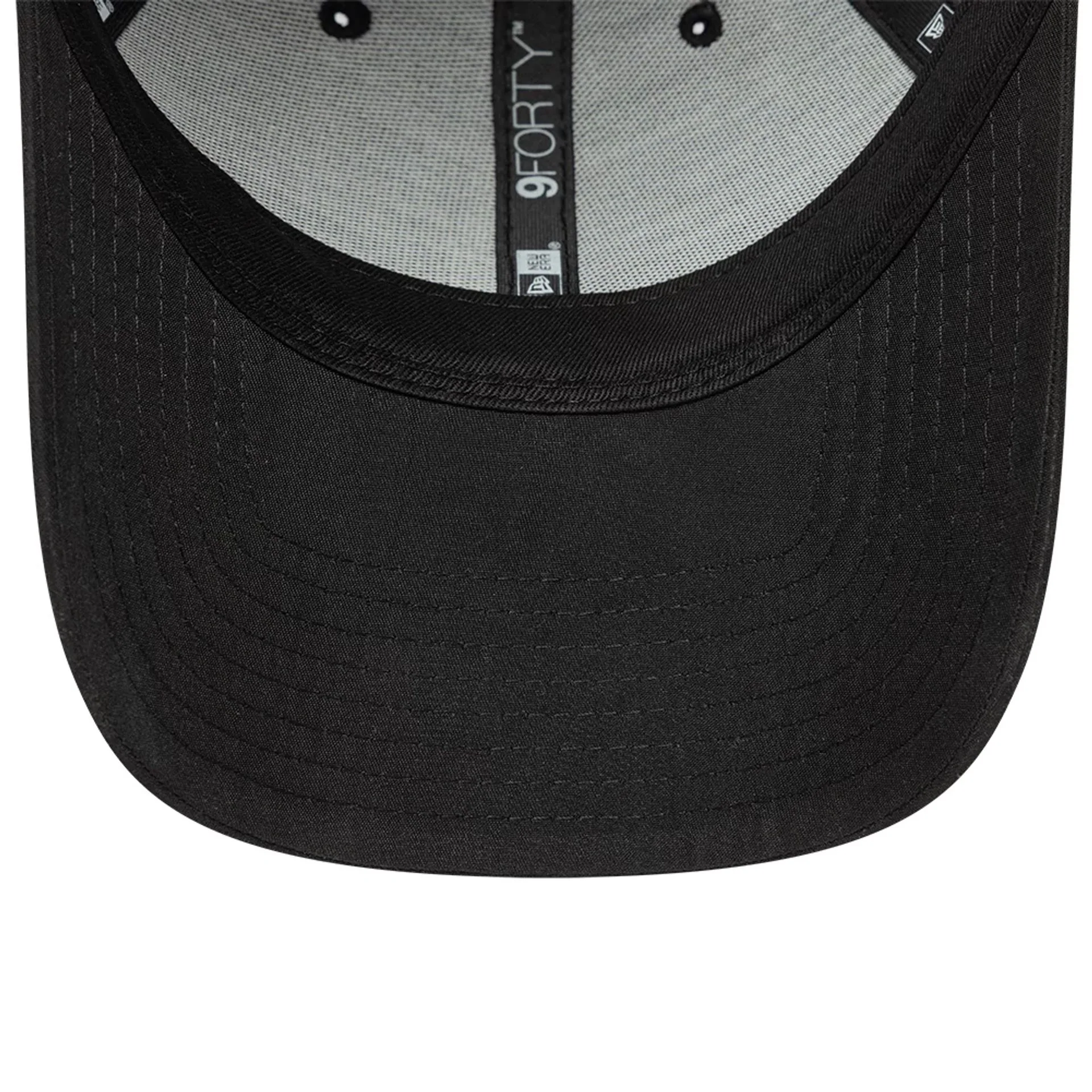 New York Yankees Tonal Flawless Black 9FORTY Adjustable Cap - Image 5