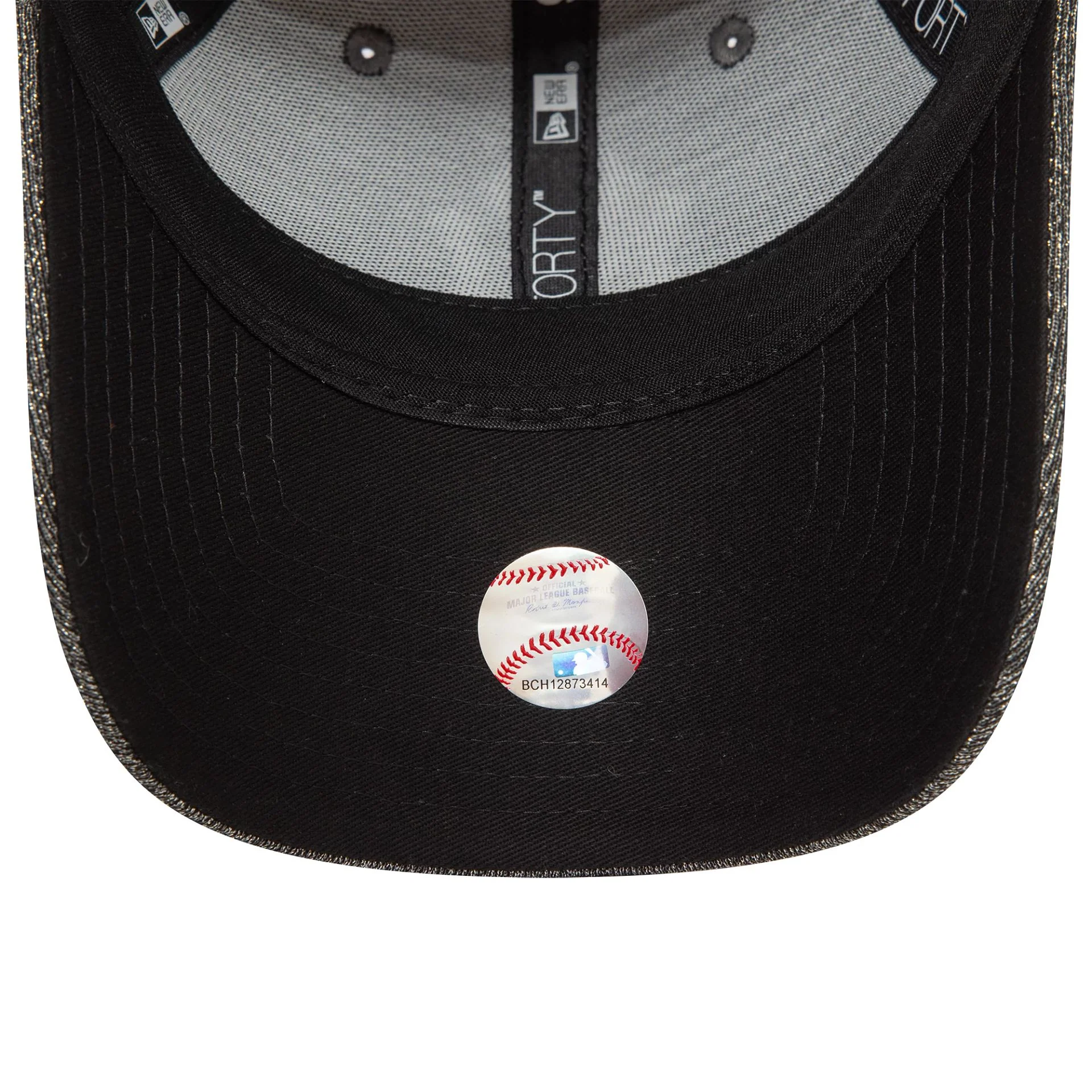 New York Yankees Womens Glitter Black 9FORTY Adjustable Cap - Image 5