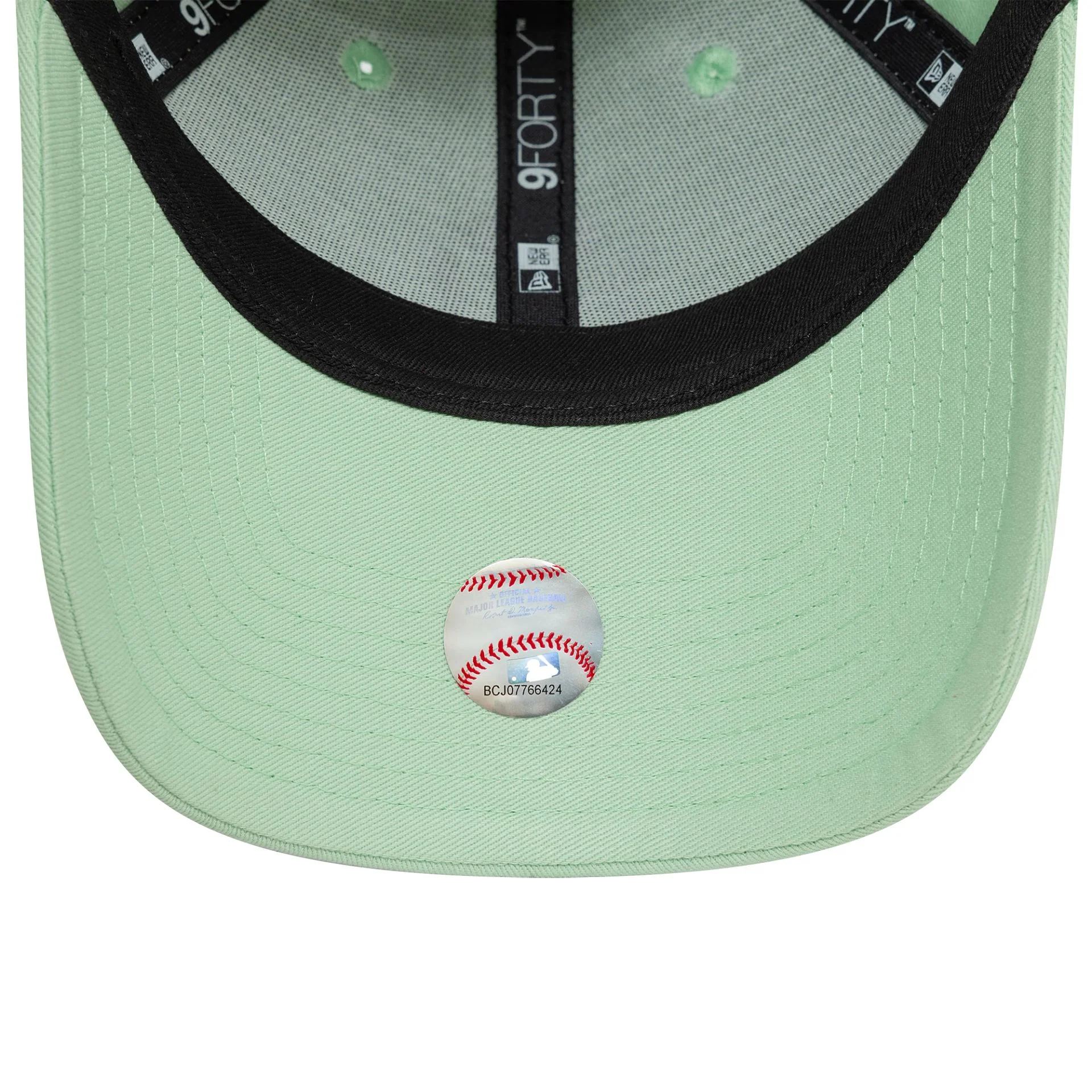 New York Yankees Womens League Essential Pastel Green 9FORTY Adjustable Cap - Image 5