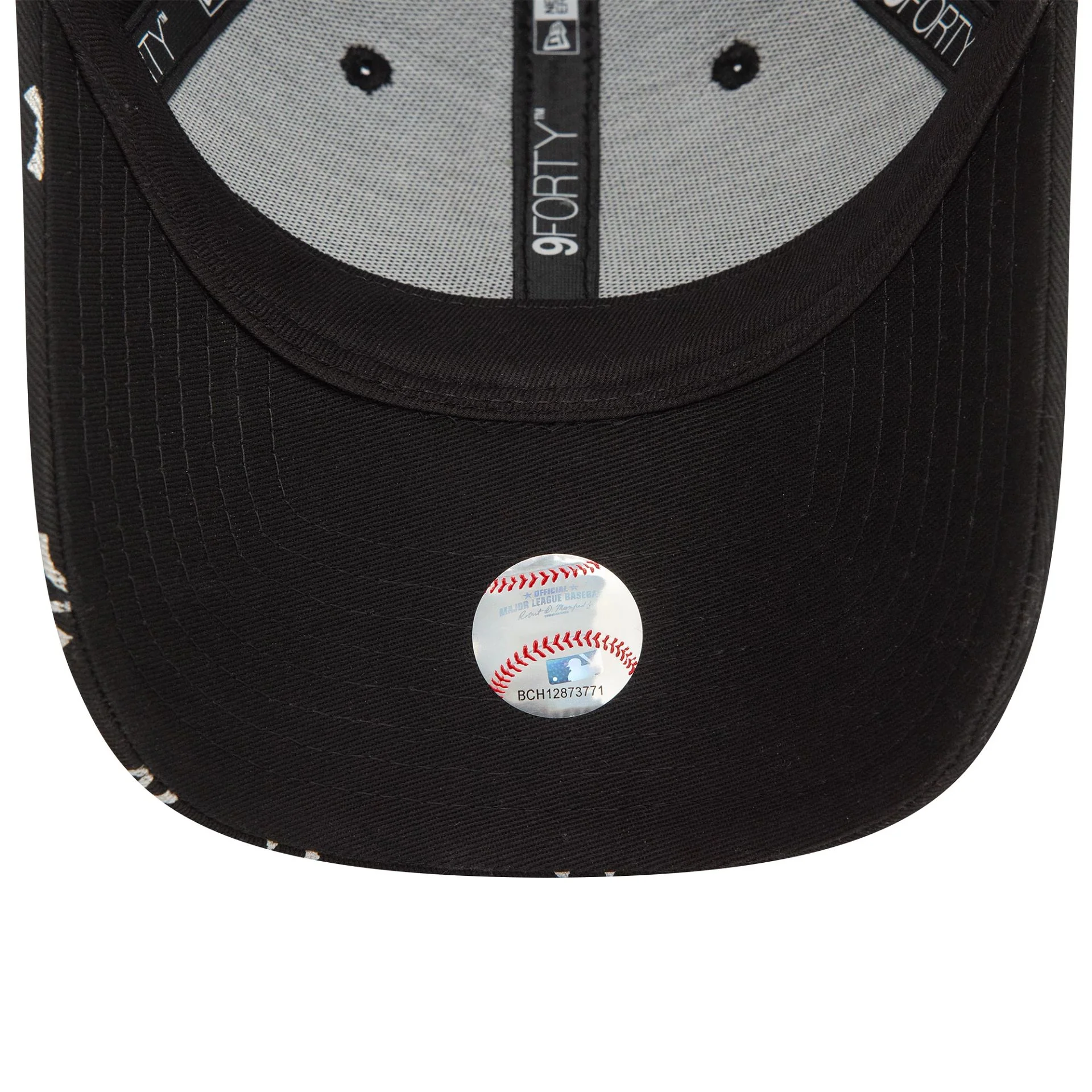 New York Yankees Womens Metallic Mono Black 9FORTY Adjustable Cap - Image 5