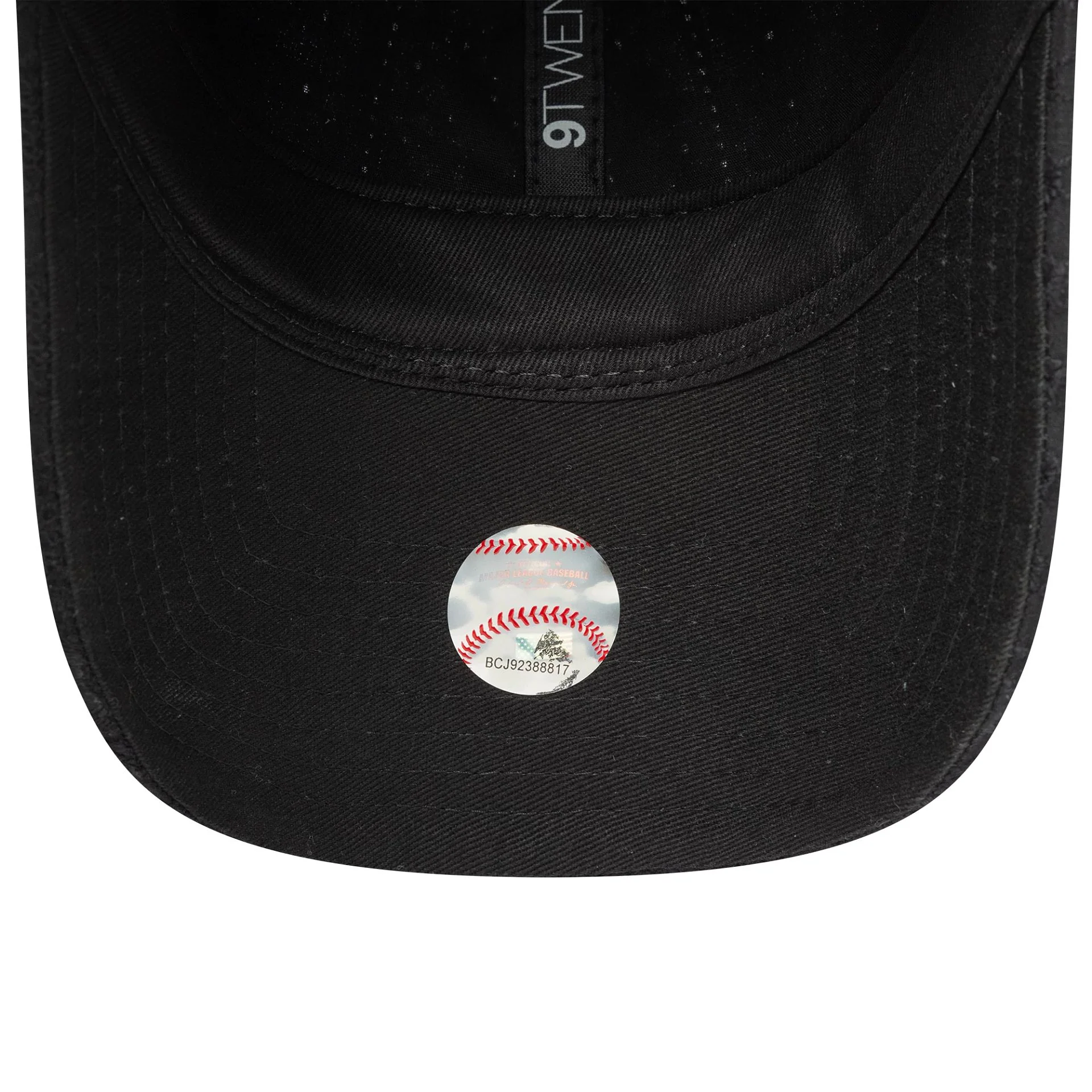 New York Yankees Womens MLB Broderie Black 9TWENTY Adjustable Cap - Image 5