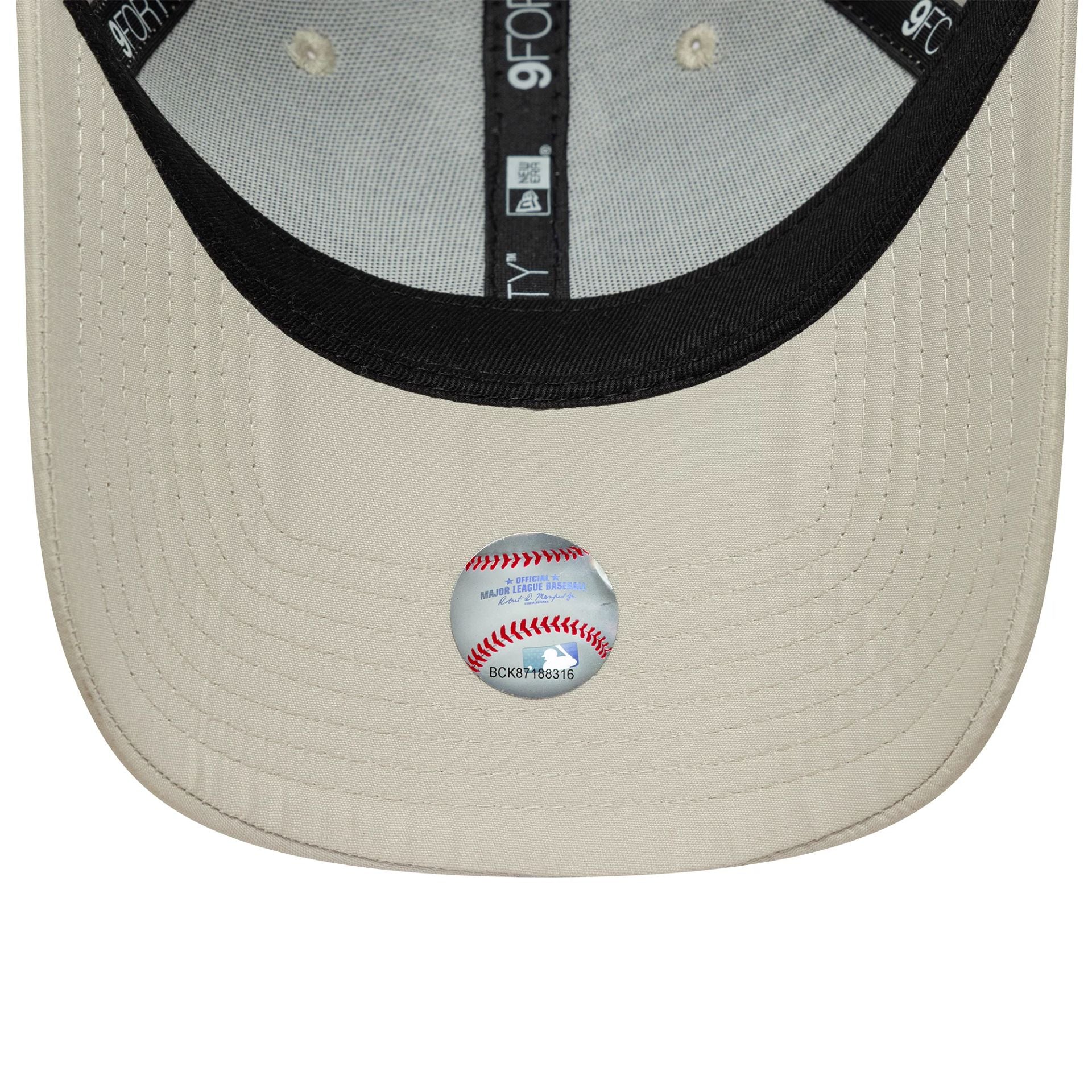 New York Yankees Womens MLB Flawless Light Beige 9FORTY Cap - Image 4