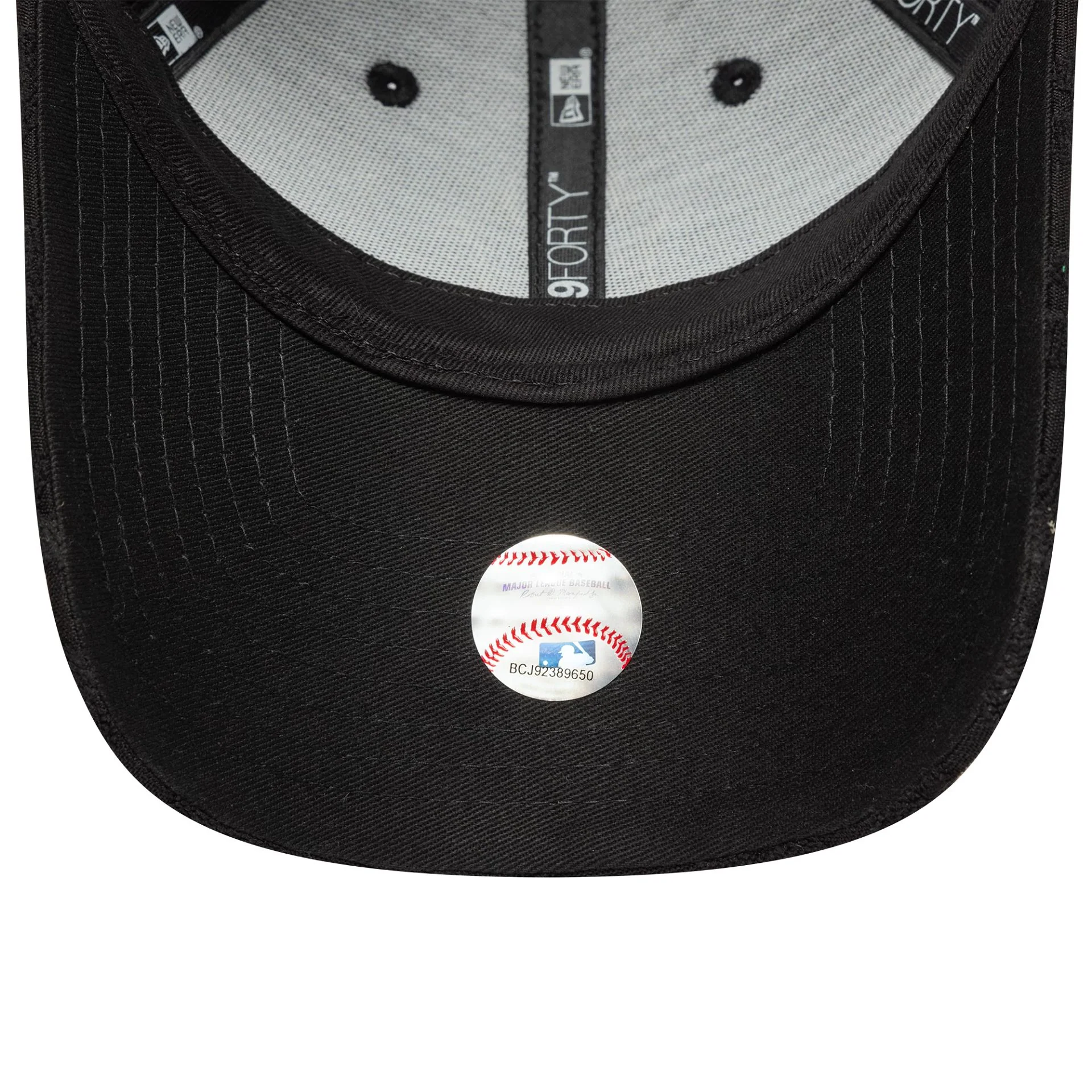 New York Yankees Womens MLB Floral Towelling Black 9FORTY Adjustable Cap - Image 5