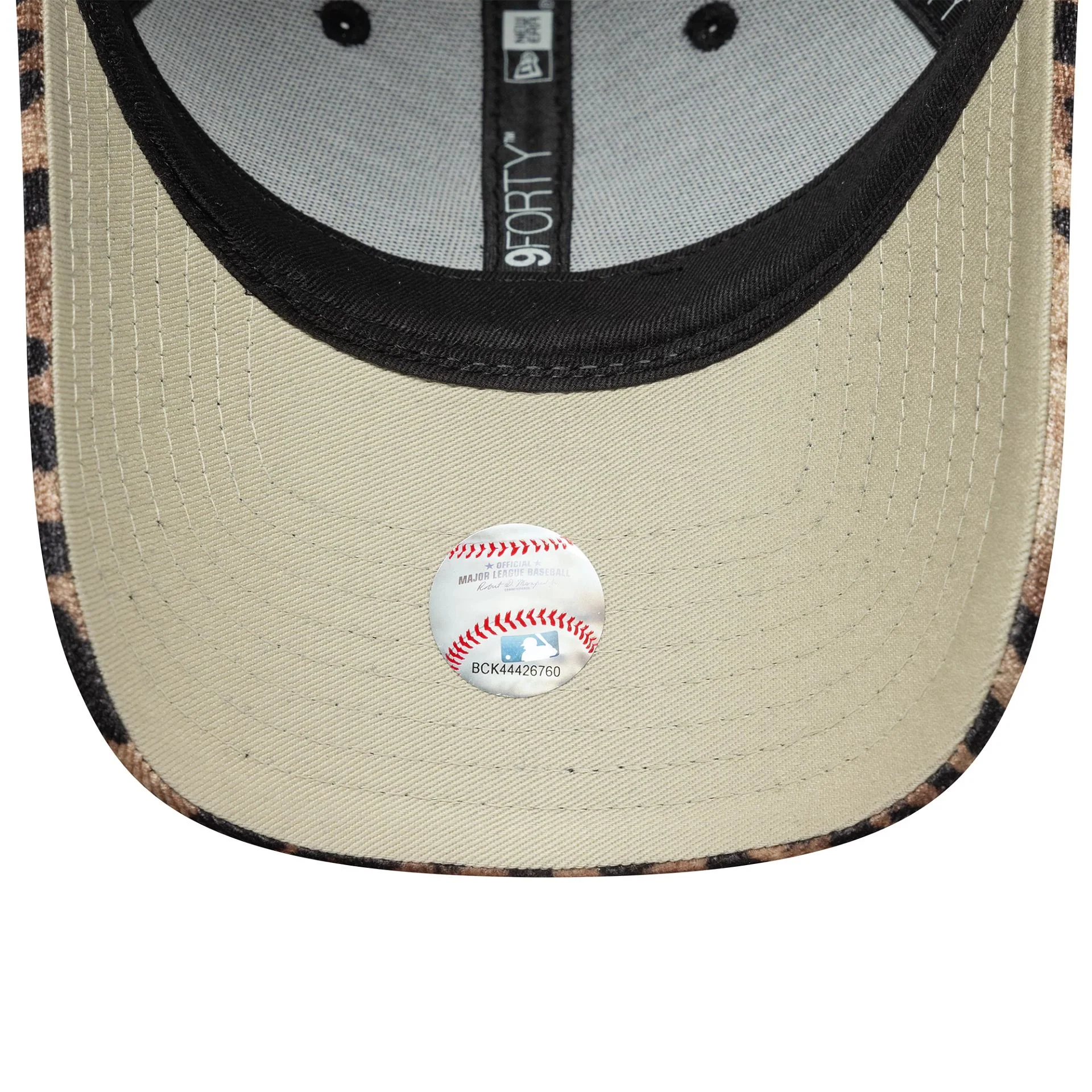 New York Yankees Womens MLB Leo Velour Dark Brown 9FORTY Adjustable Cap - Image 4