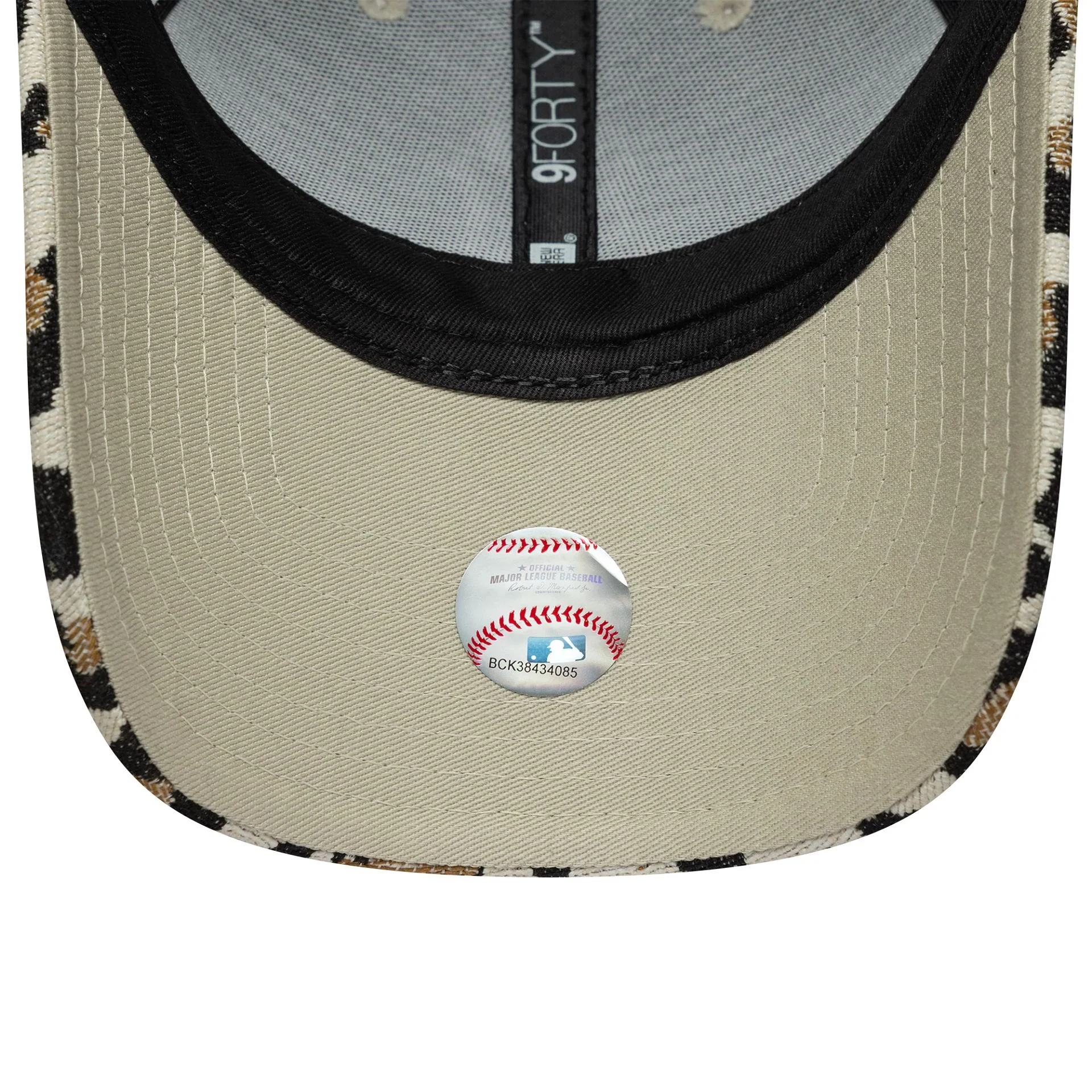 New York Yankees Womens MLB Leopard Midi Light Beige 9FORTY Cap - Image 4