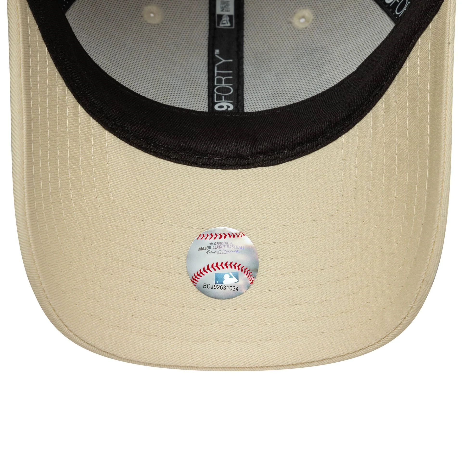 New York Yankees Womens MLB Rose Cream 9FORTY Adjustable Cap - Image 4