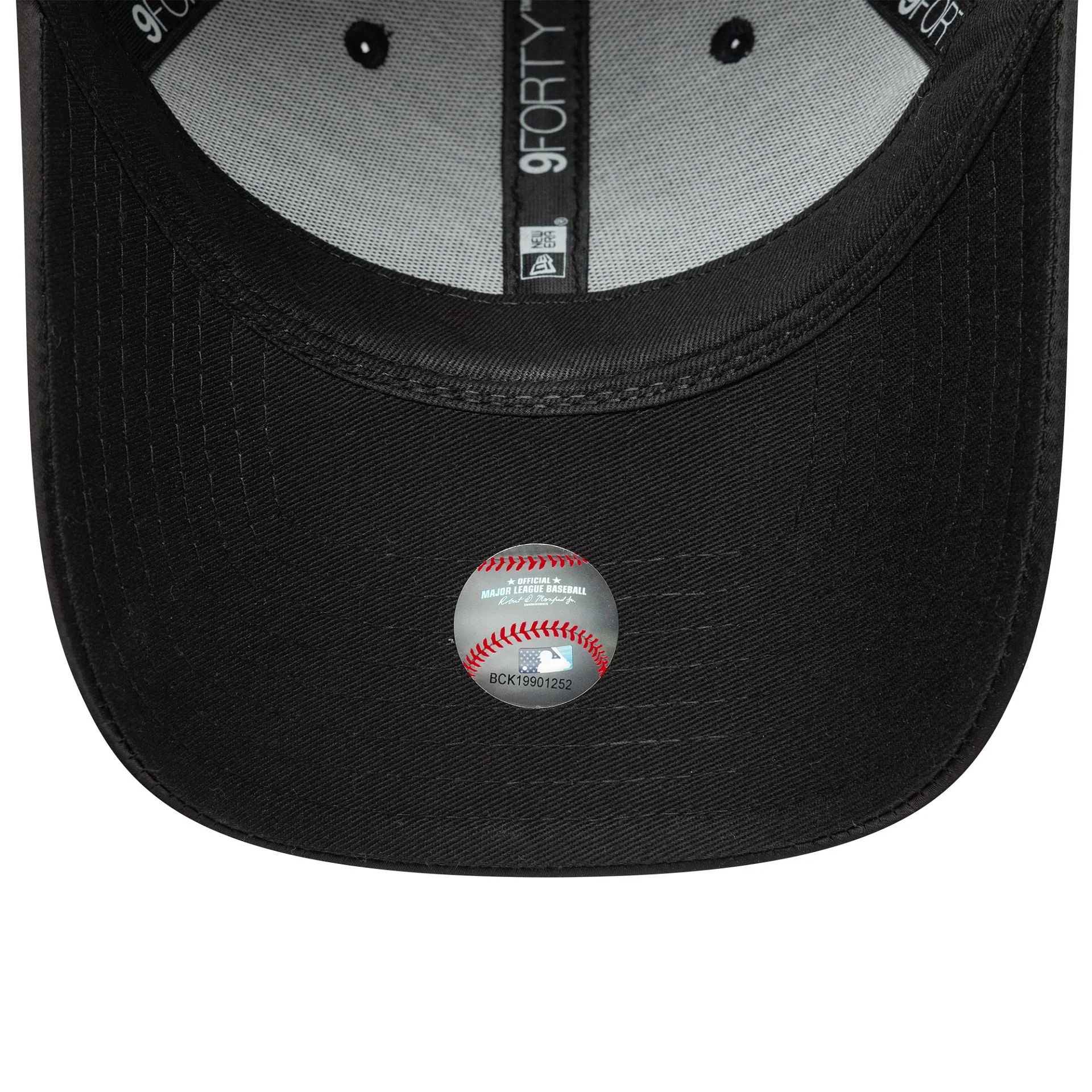 New York Yankees Womens MLB Satin Bow Back Black 9FORTY Adjustable Cap - Image 4