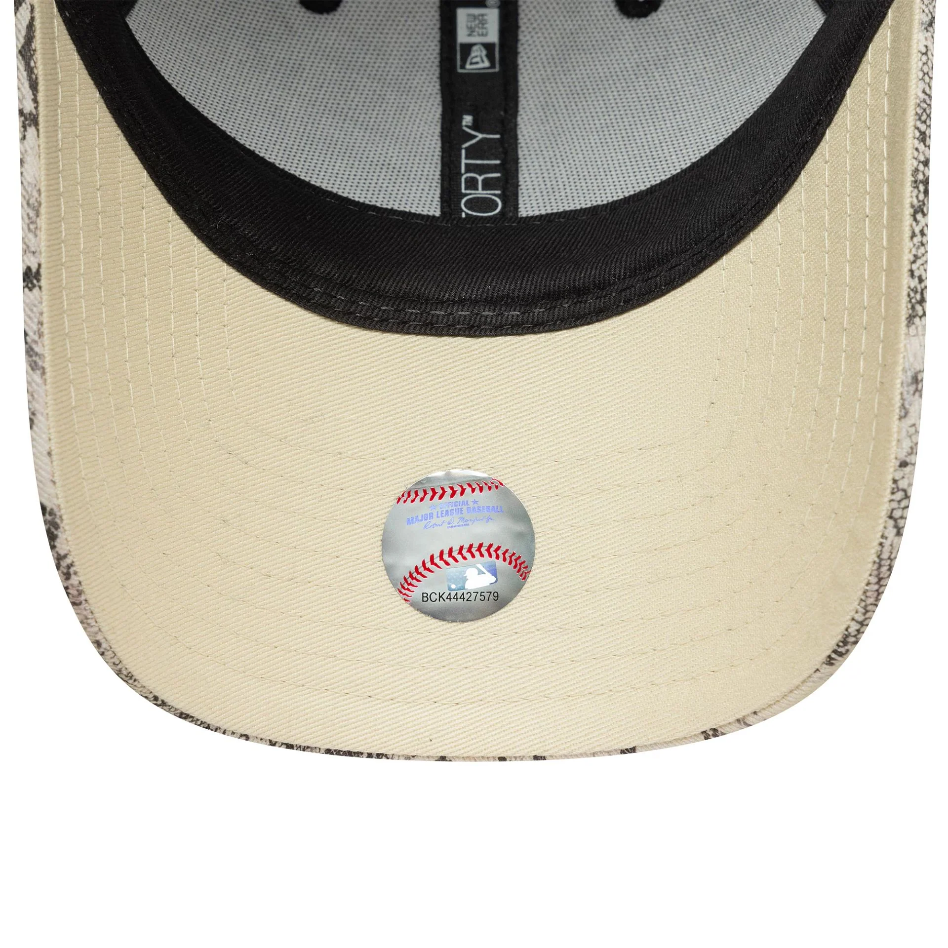 New York Yankees Womens MLB Snake Grey 9FORTY Adjustable Cap - Image 4