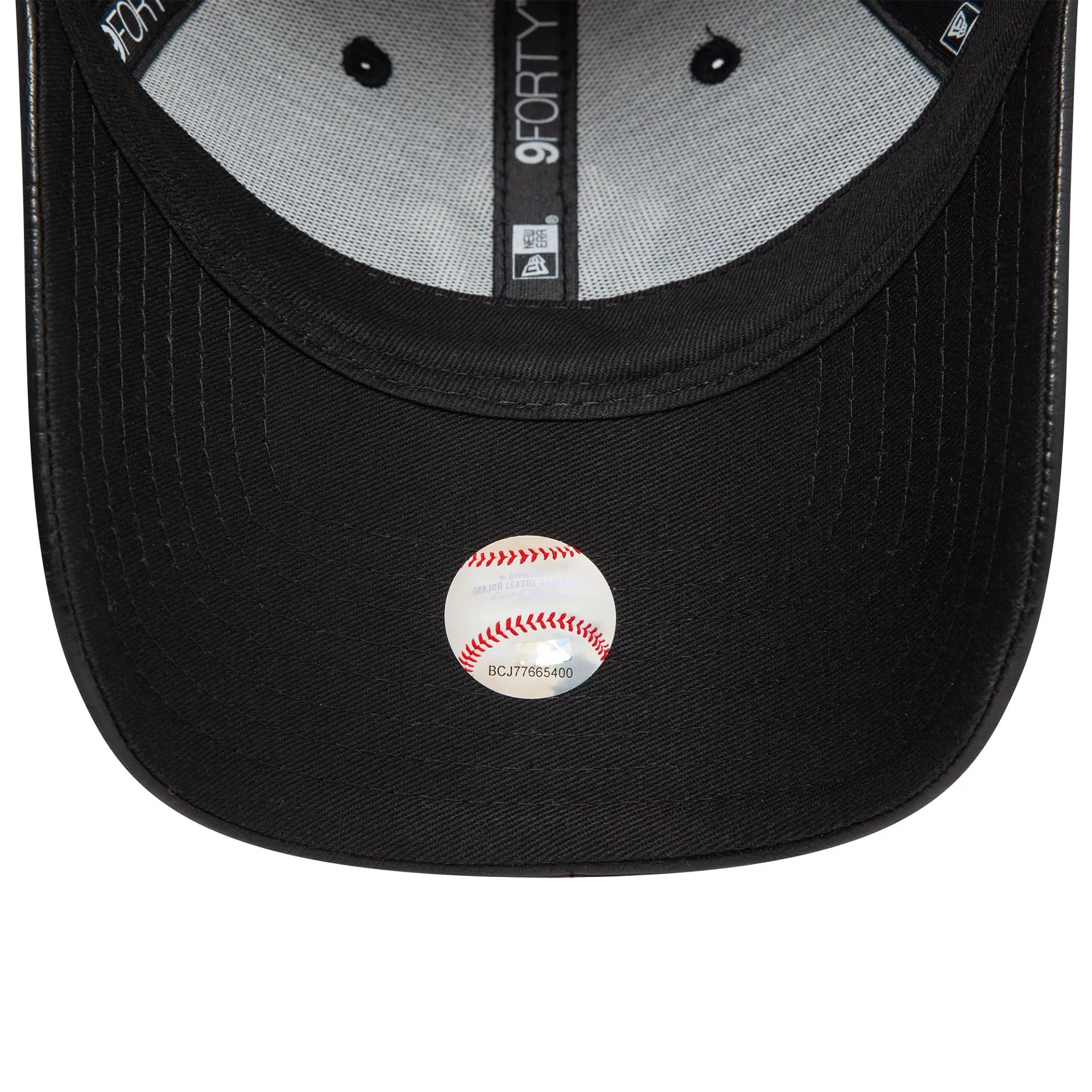 New York Yankees Womens PU Black 9FORTY Adjustable Cap - Image 5