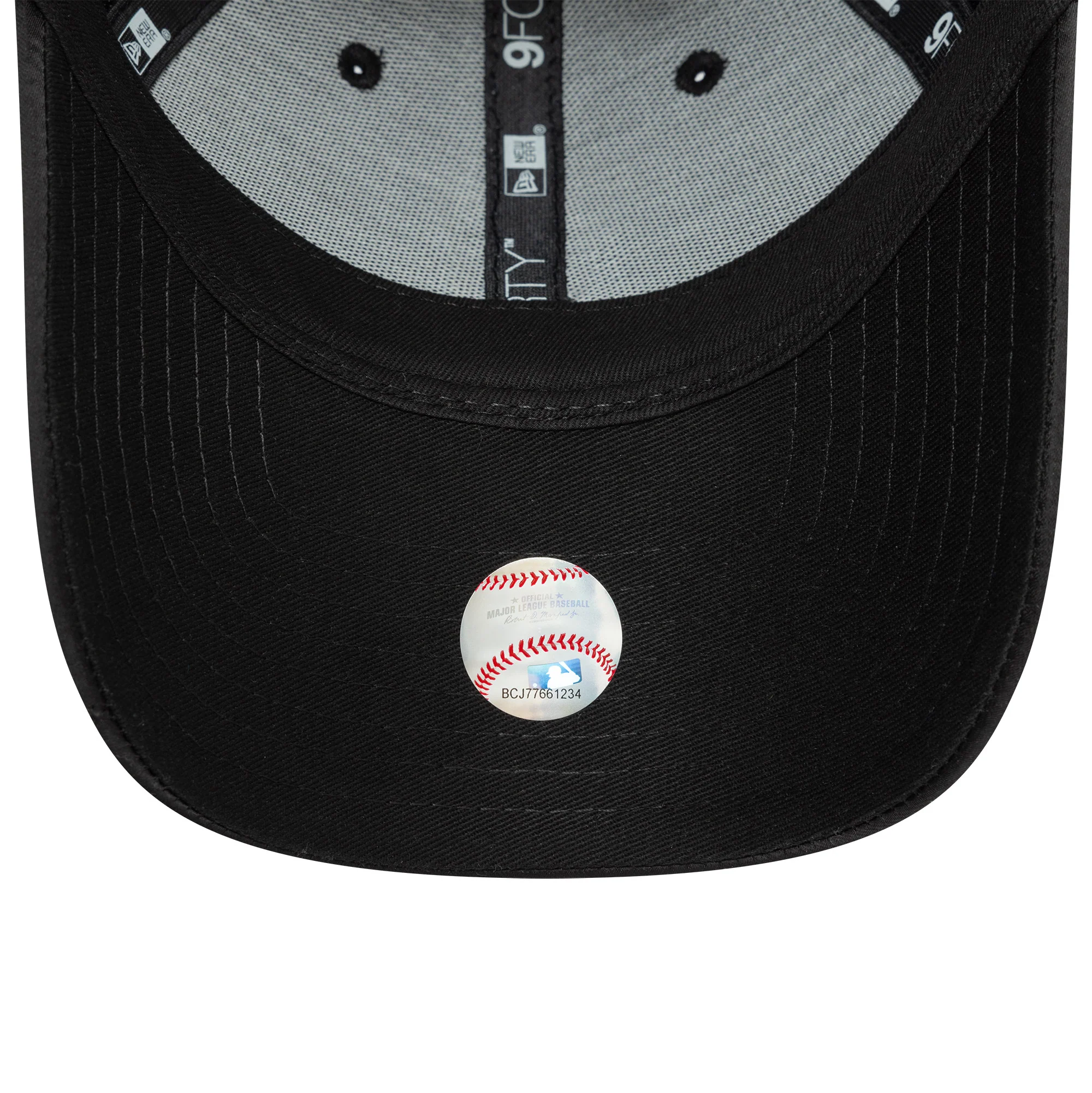 New York Yankees Womens Satin Black 9FORTY Adjustable Cap - Image 4