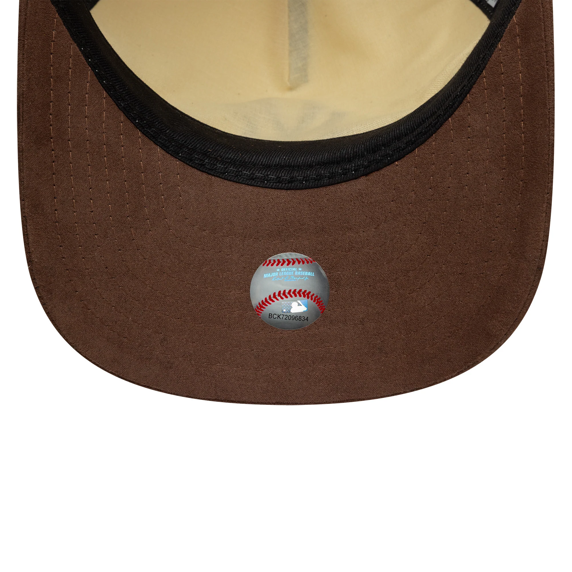 Yankees MLB Suede Visor Light Beige 9FIFTY A-Frame Snapback Cap - Image 4